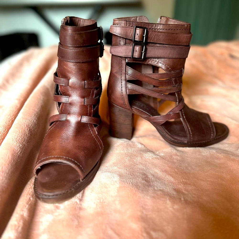 Size 8.5 Vintage Foundry Co. Booties. Great for a Boho/Vintage Look for Fall!